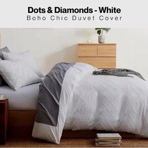 Brand new - still in packaging “Boho” duvet cover and pillow shams for King bed